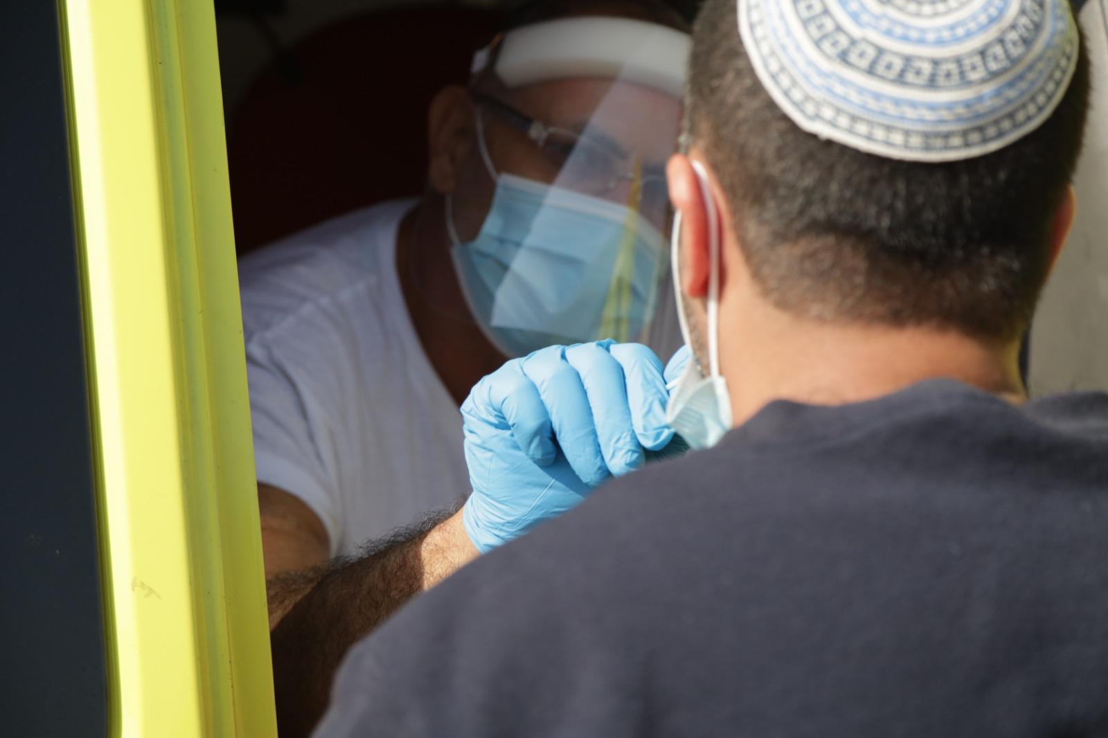 בדיקת קורונה באשקלון | צילום: אלדד עובדיה בדיקת קורונה באשקלון | צילום: אלדד עובדיה