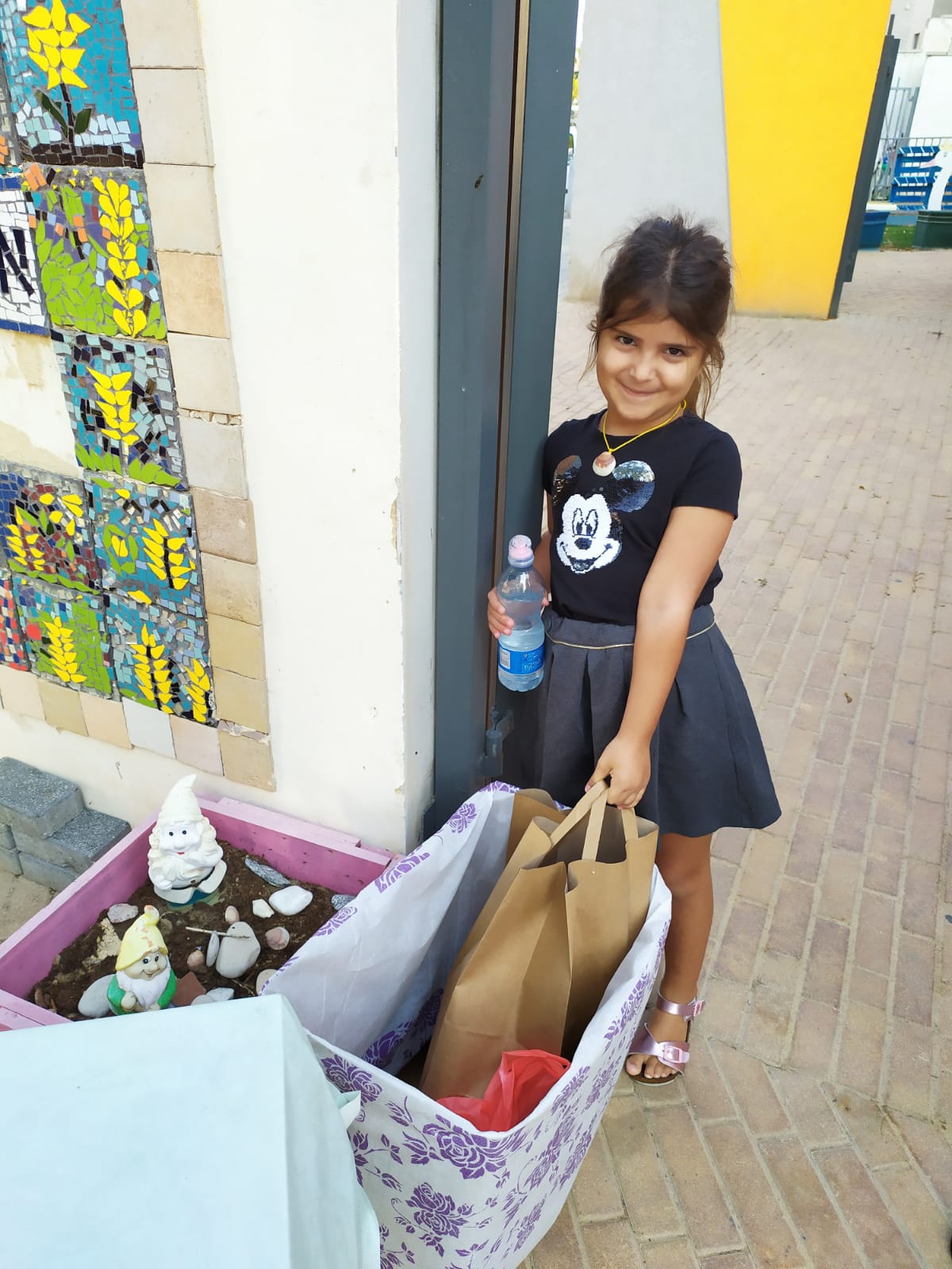ילדי גן עינב ב' אוספים תרומות | צילום: פרלה בוזגלו