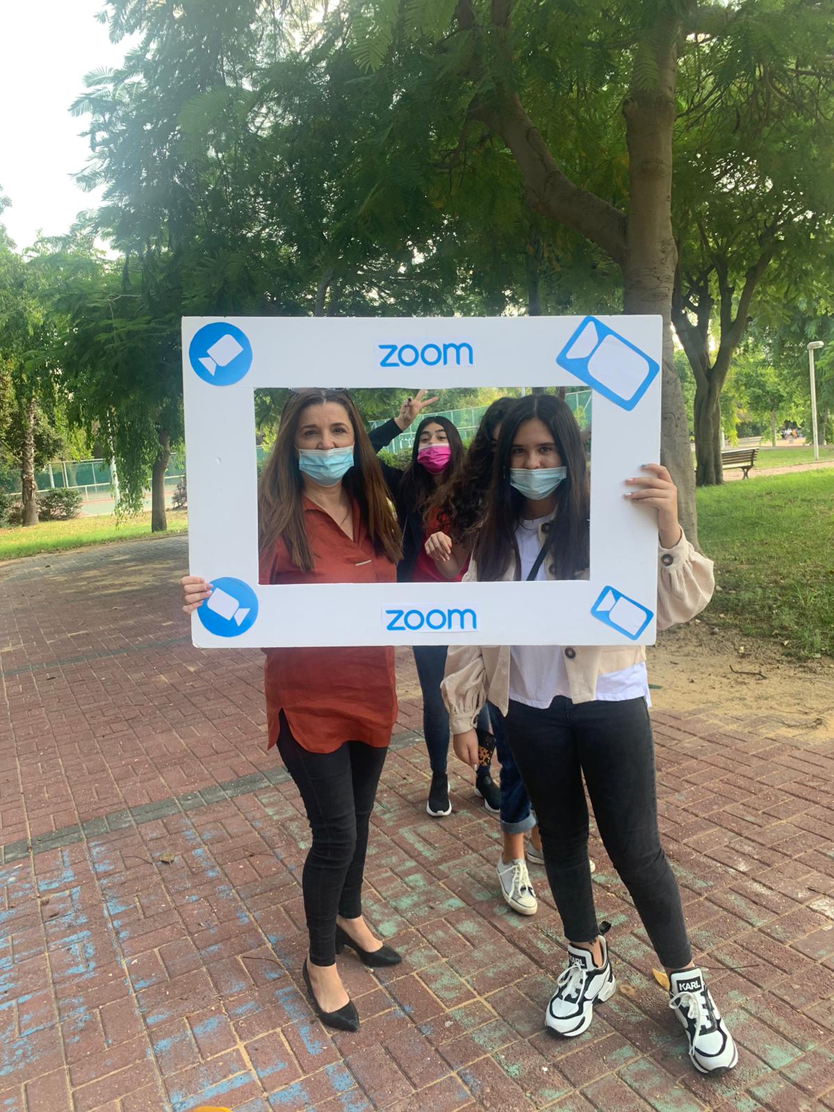 יצאו מהזום | תלמידי בית הספר רונסון לומדים בחוץ