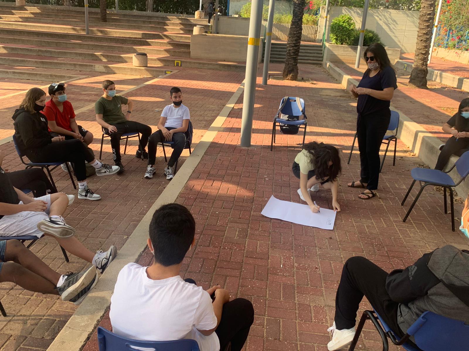 יצאו מהזום | תלמידי בית הספר רונסון לומדים בחוץ