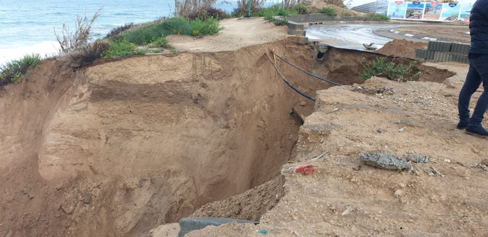 הבולען שנפער | צילום: דב גלבוע 