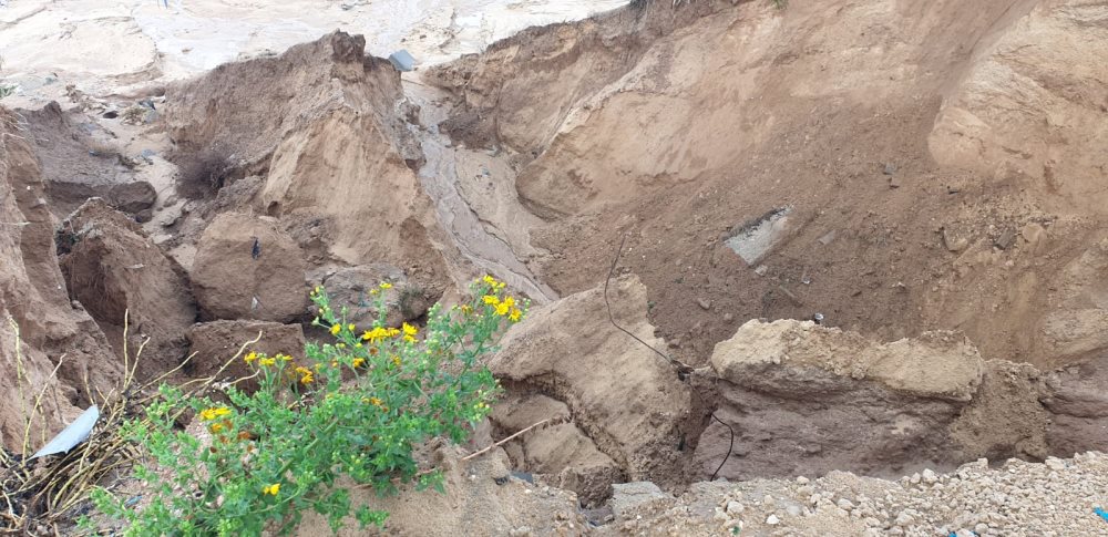 הבולען שנפער | צילום: דב גלבוע