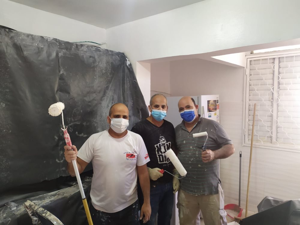 מתנדבים למען הקשישים באשקלון | צילום: רותי דהן