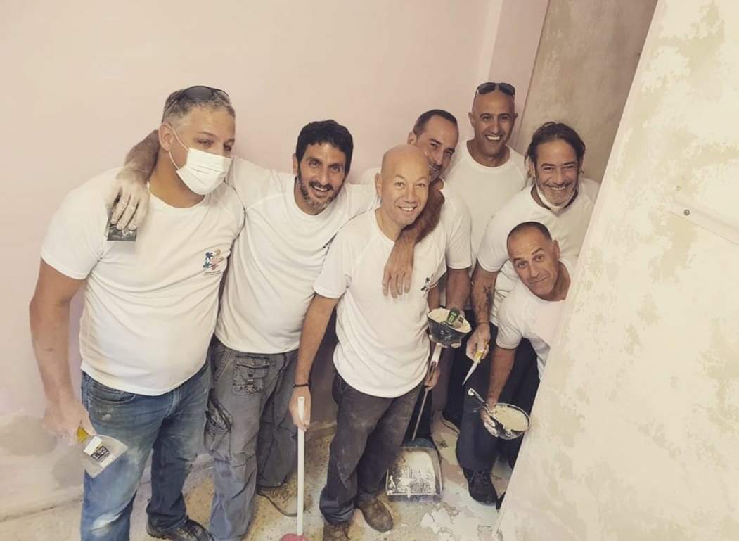 צחי הלוי עם חבריו באשקלון | צילום: פרטי צחי הלוי עם חבריו באשקלון | צילום: פרטי