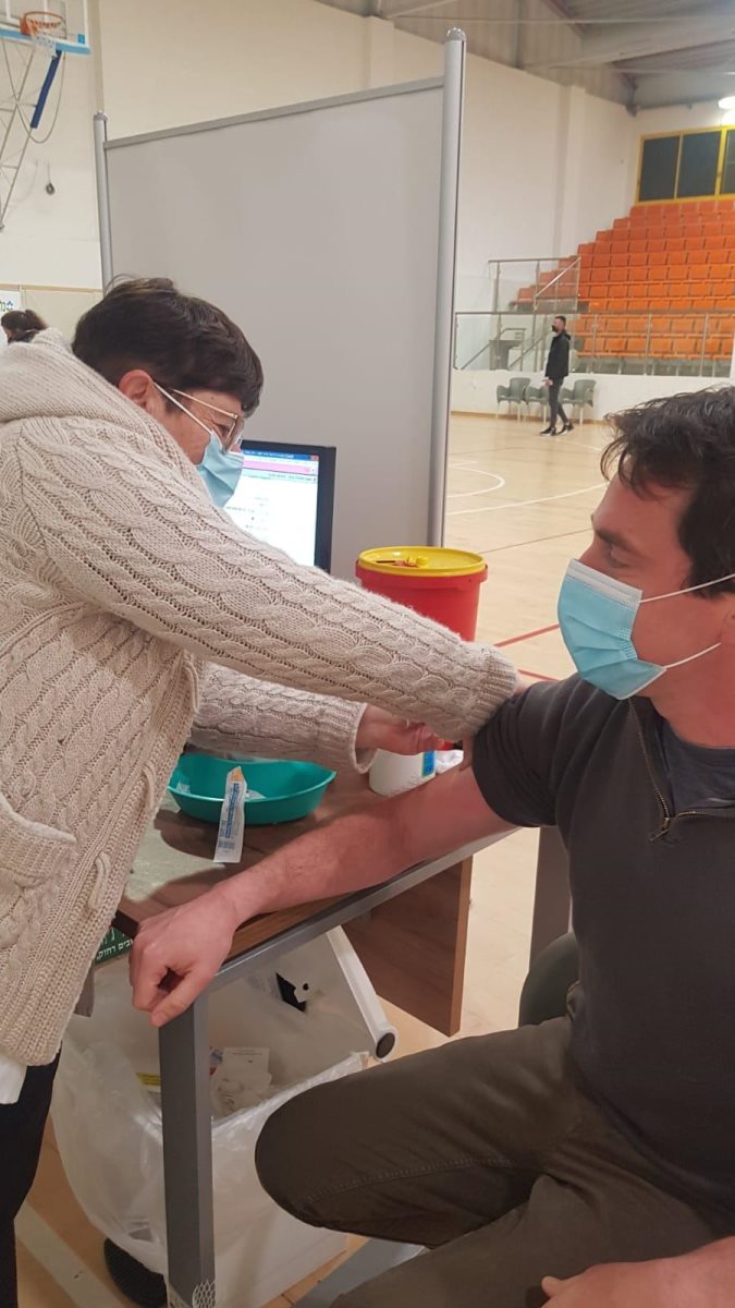 מתחסנים באשקלון | צילום: דוברות העירייה מתחסנים באשקלון | צילום: דוברות העירייה
