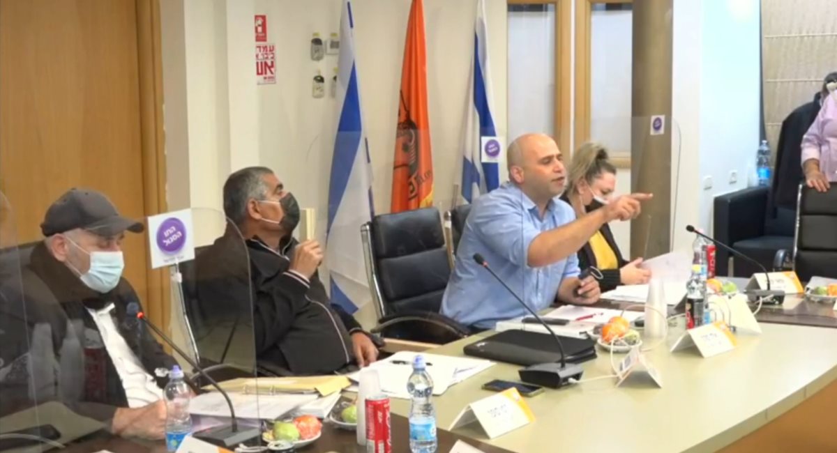 איתי סהר במועצת העיר אמש | צילום: אתר אשקלונים איתי סהר במועצת העיר אמש | צילום: אתר אשקלונים