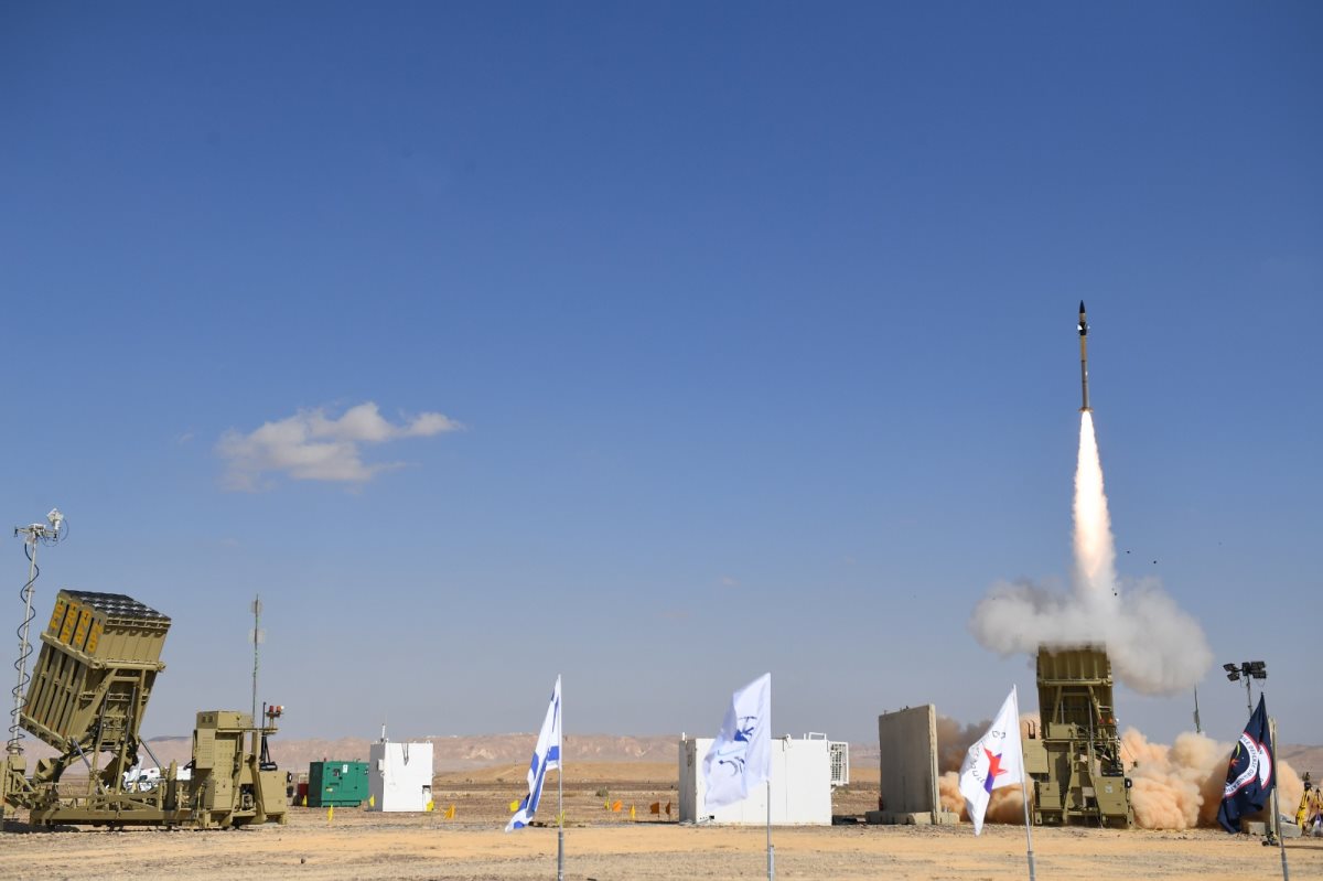 מערכת כיפת ברזל בפעולה. צילום: דוברות משרד הביטחון מערכת כיפת ברזל בפעולה. צילום: דוברות משרד הביטחון