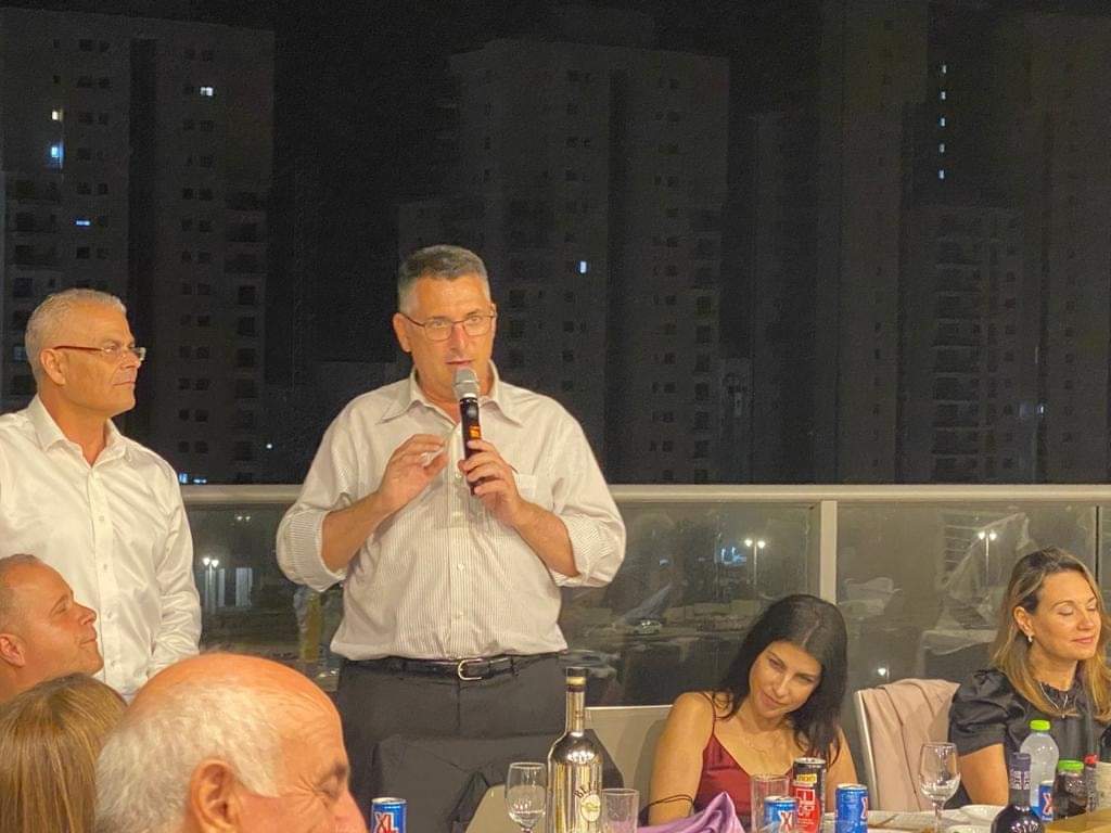 גדעון סער בביתו של מישל בוסקילה גדעון סער בביתו של מישל בוסקילה
