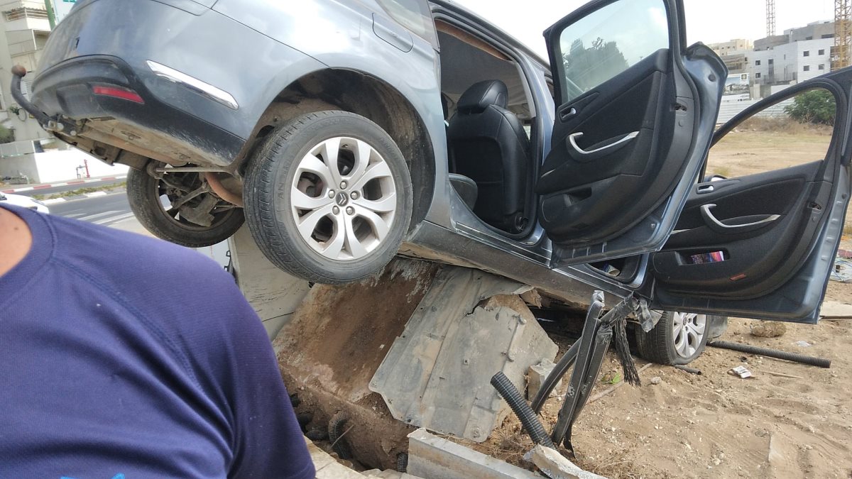 תאונה עצמית בכיכר צפניה | צילום: מערכת אשקלונים
