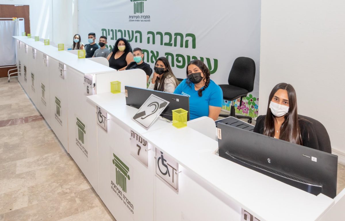 המוקד הטלפוני שהוקם לטובת הרישום | צילום: דוברות העירייה