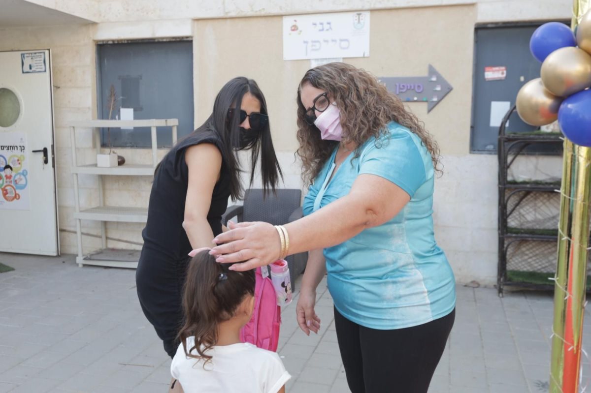 חוזרים ללימודים באשקלון | צילום: אלדד עובדיה