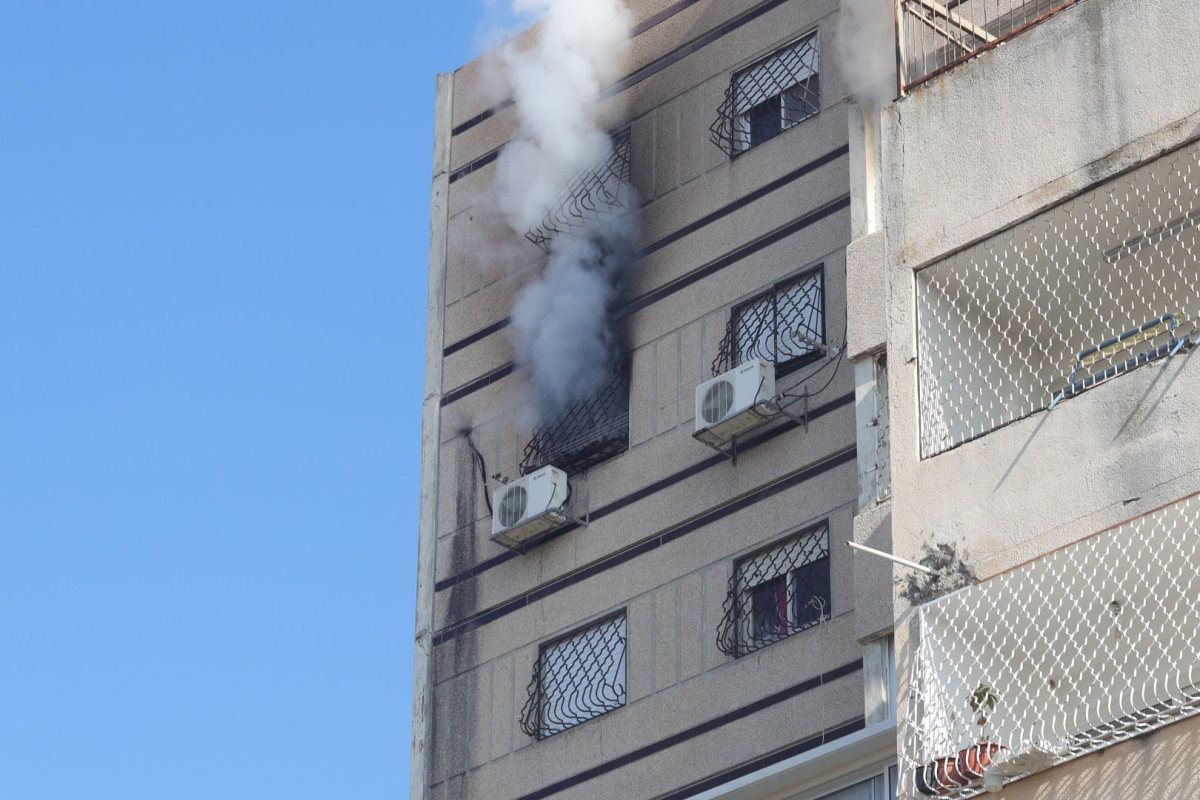 השריפה שפרצה בדירה | צילום: אלדד עובדיה, דוברות כב"ה דרום